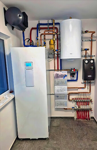 https://doubleviewhotwater.com.au/uploads/2025/06/electric-hot-water-system-16929.jpg