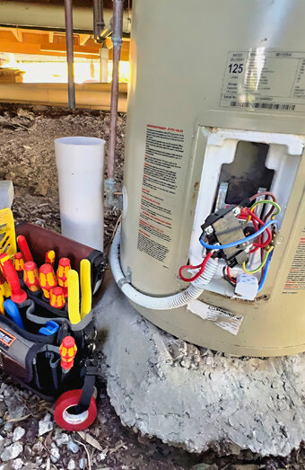 https://doubleviewhotwater.com.au/uploads/2025/06/electric-hot-water-system-49471.jpg