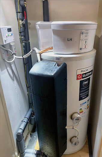 https://doubleviewhotwater.com.au/uploads/2025/06/electric-hot-water-system-70649.jpg