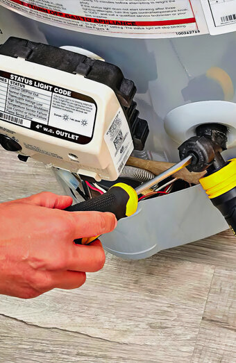 https://doubleviewhotwater.com.au/uploads/2025/06/hot-water-servicing-70528.jpg