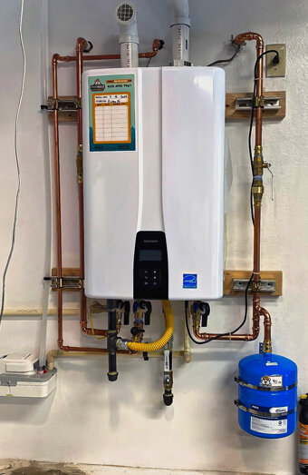 https://doubleviewhotwater.com.au/uploads/2025/06/instant-hot-water-systems-42978.jpg